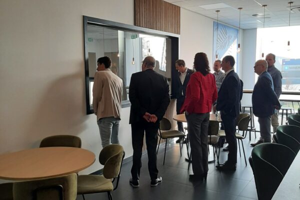 ROC, MBO Raad en TLN op bezoek bij E. van Wijk Forwarding