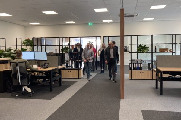 ROC, MBO Raad en TLN op bezoek bij E. van Wijk Forwarding